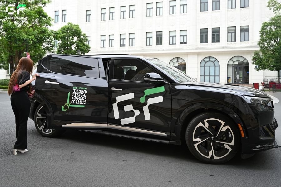 Giá thuê xe đưa đón sân bay tại Green Future cạnh tranh trên thị trường