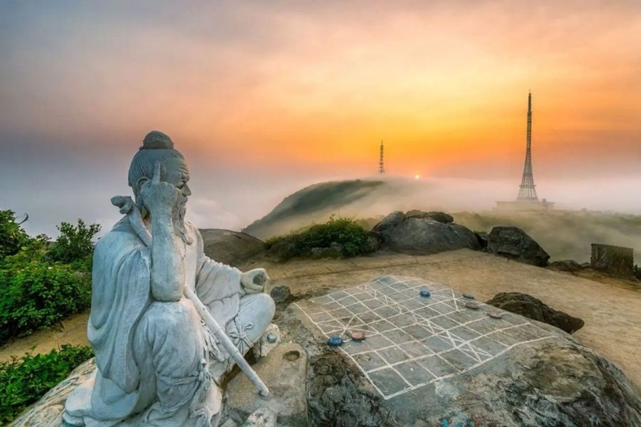 Đỉnh Bàn Cờ gắn liền với truyền thuyết tiên ông Đế Thích