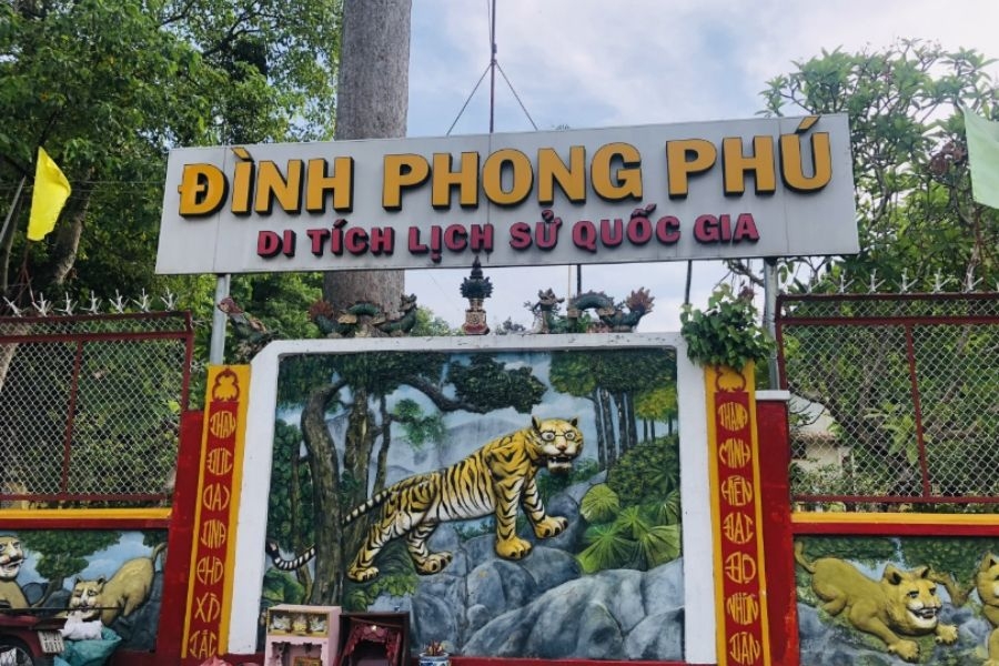 Đình Phong Phú là Di tích lịch sử văn hóa cấp quốc gia với nhiều thành tích đáng tự hào