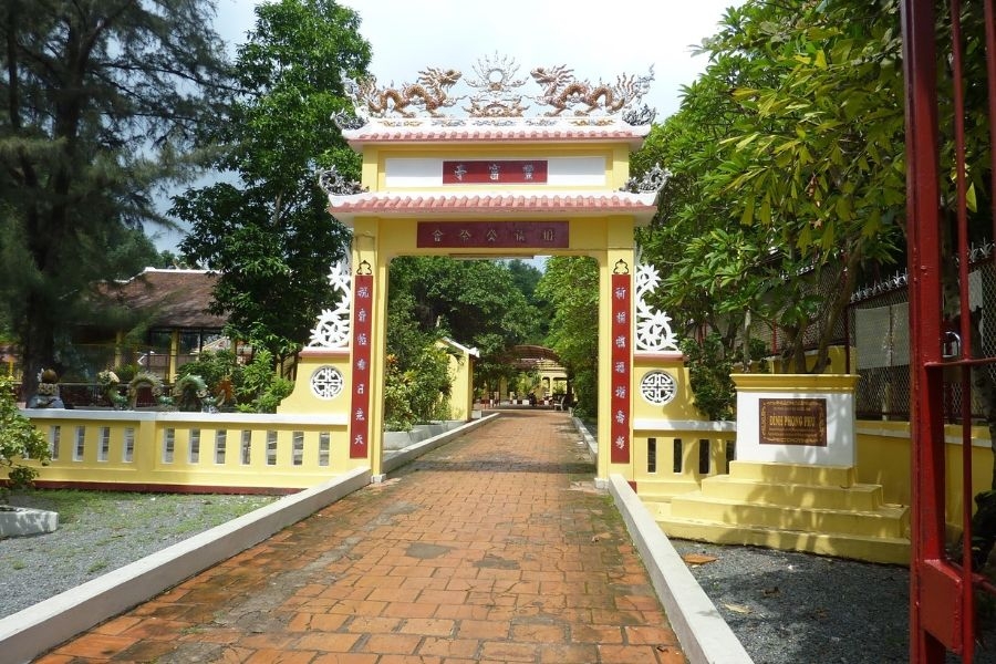 Đường đến đình Phong Phú rất dễ tìm kiếm