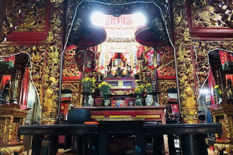 Không gian linh thiêng và nghệ thuật chạm khắc tinh xảo bên trong đình