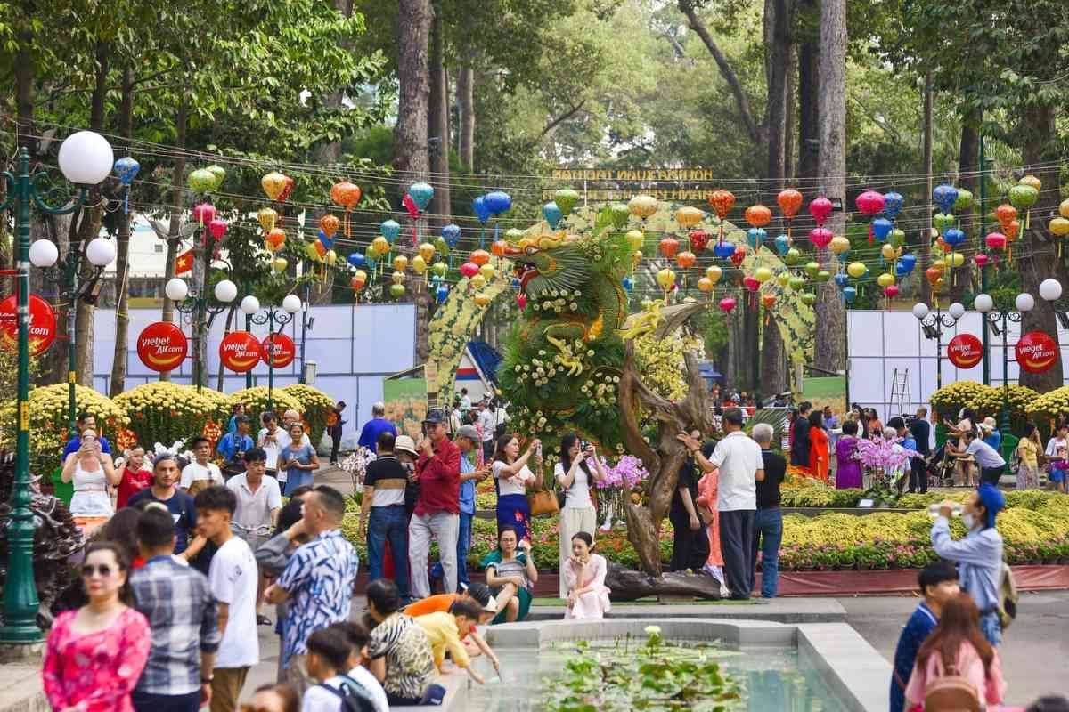 Du khách khi đến công viên cần giữ gìn ý thức vệ sinh chung, không xả rác