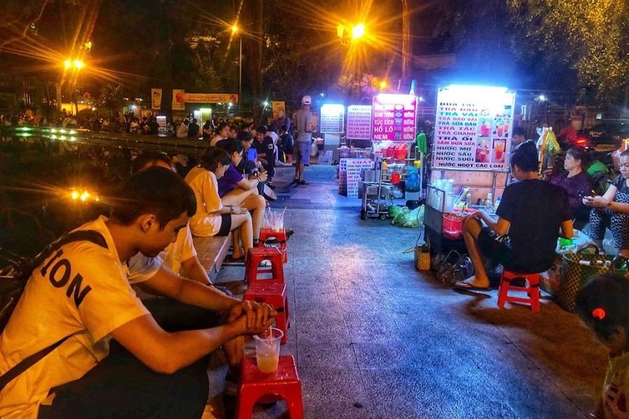 Khám phá “thiên đường ăn vặt” tại Hồ Con Rùa