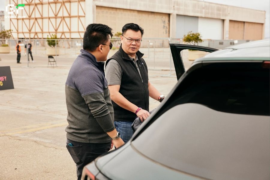 Nếu vô tình làm hư hỏng xe, hãy bàn bạc với chủ xe để tìm hướng giải quyết