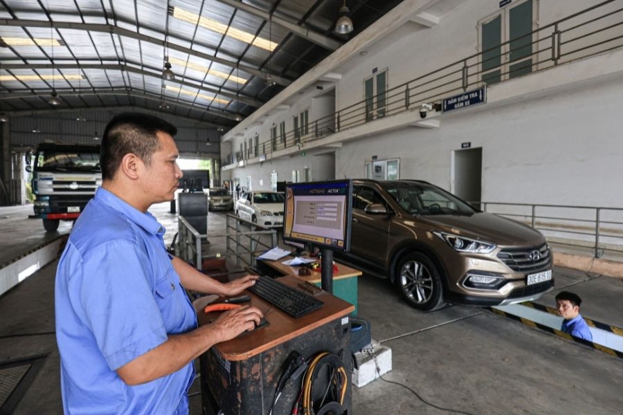 Ô tô dưới 10 chỗ ngồi không kinh doanh vận tải – đối tượng áp dụng mức lệ phí đăng kiểm 250.000 VND