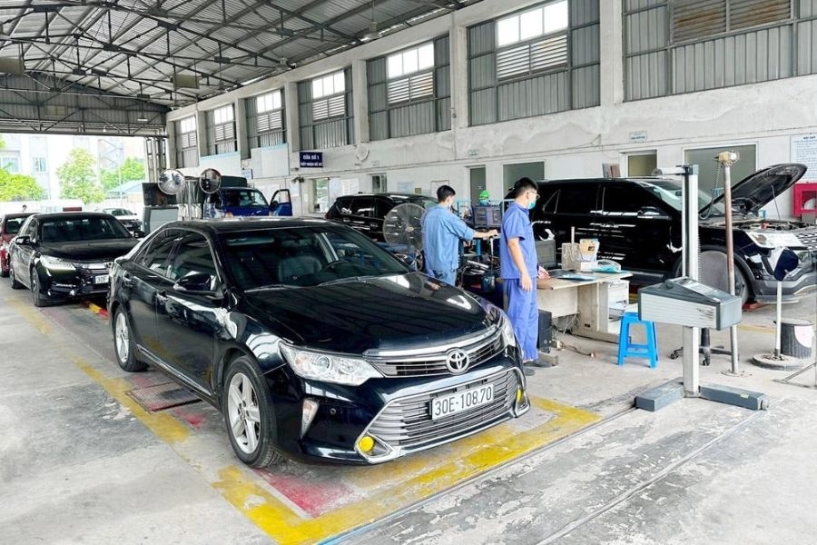 Lệ phí đăng kiểm xe ô tô là khoản chi phí bắt buộc khi đăng kiểm xe ô tô