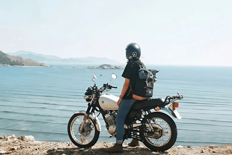 Di chuyển bằng xe số để đảm bảo an toàn khi đến Mũi Nghê
