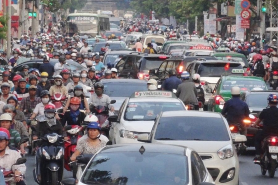 Xe ô tô khó di chuyển trong các tuyến đường hẹp hoặc khu vực cao điểm kẹt xe