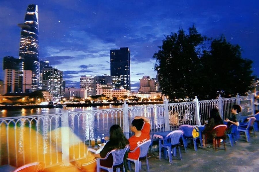 Nên đến nóc hầm Thủ Thiêm vào buổi chiều tối để tận hưởng không khí thoáng mát