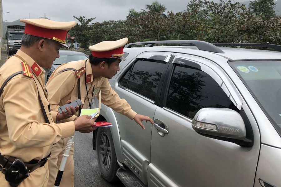 Xe ô tô chạy quá tốc độ 5-10km bị xử phạt bao nhiêu?