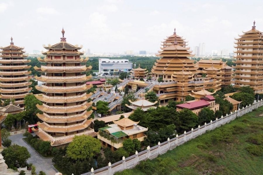 Bốn bảo tháp lớn nhất Việt Nam tại Pháp viện Minh Đăng Quang