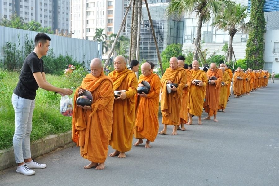 Lễ khất thực cổ Phật với sự tham gia của hàng ngàn tăng ni Khất sĩ
