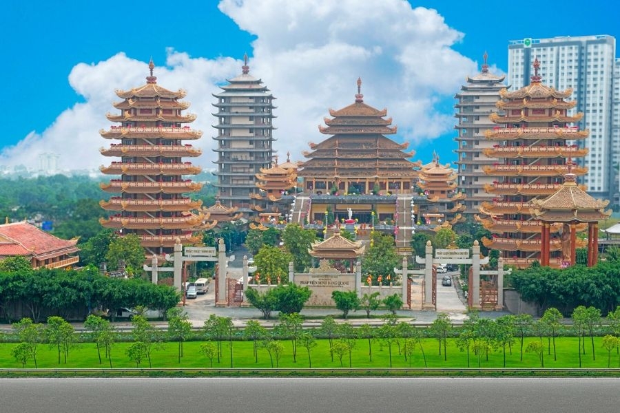 Pháp viện Minh Đăng Quang là trung tâm hoằng pháp và đào tạo Phật pháp quan trọng