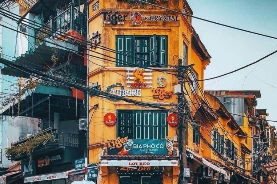 Sự hòa quyện Đông & Tây trên phố Tạ Hiện