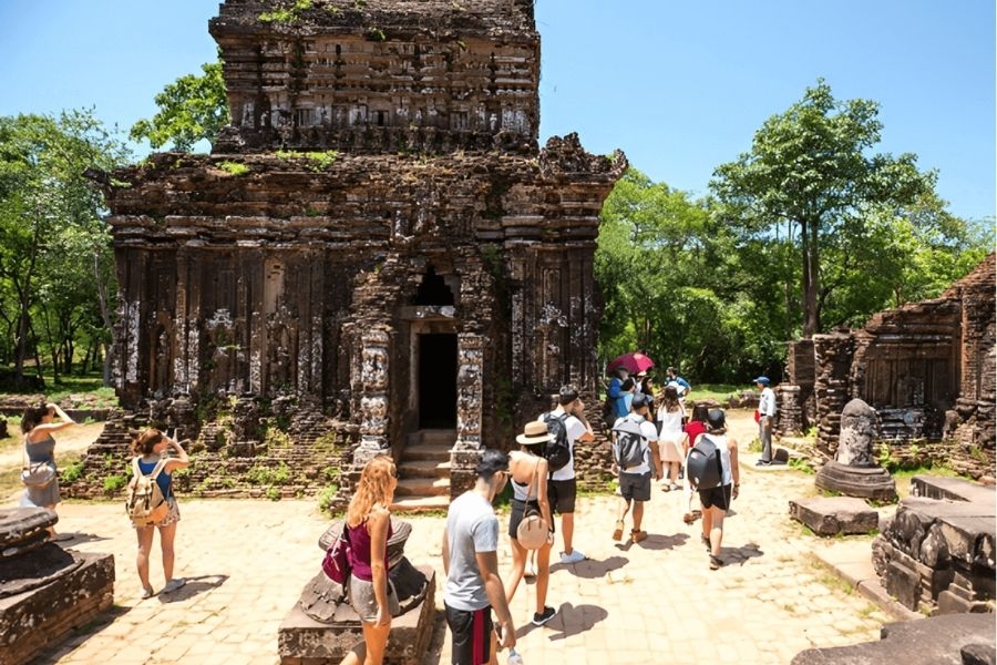 Nên đến tham quan Thánh địa Mỹ Sơn vào mùa khô để thuận tiện di chuyển, chụp ảnh