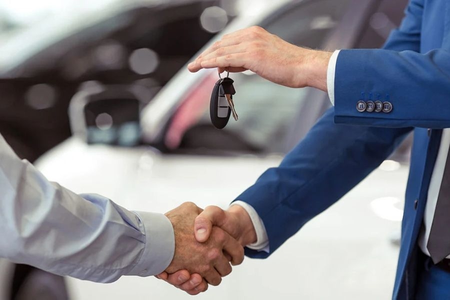 Sang tên đổi chủ và lấy giấy đăng ký xe mới tại phòng CSGT