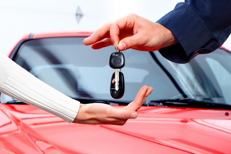 Chủ xe nên chuẩn bị hồ sơ đầy đủ để quy trình sang tên diễn ra thuận lợi