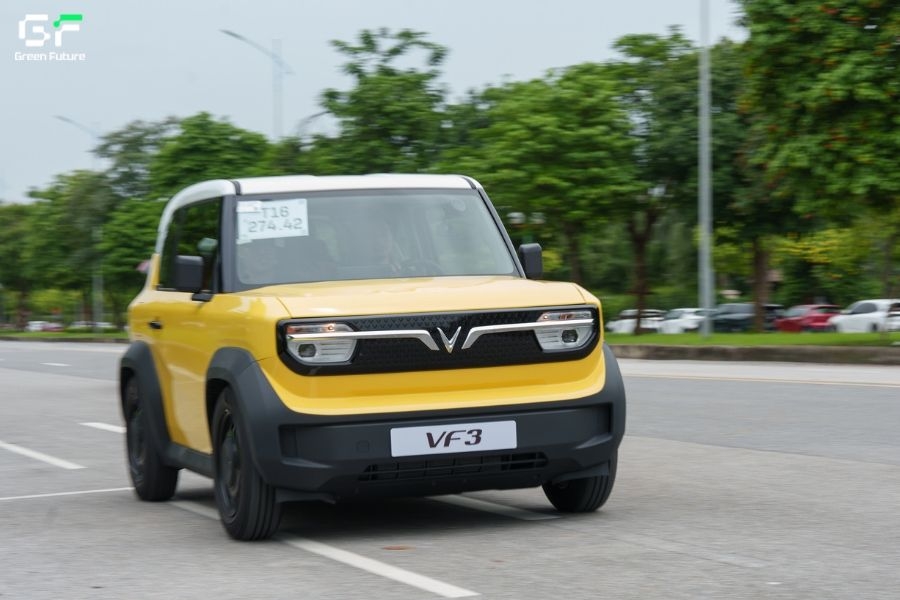 Thuê xe 4 chỗ tự lái và có tài giá tốt tại Green Future