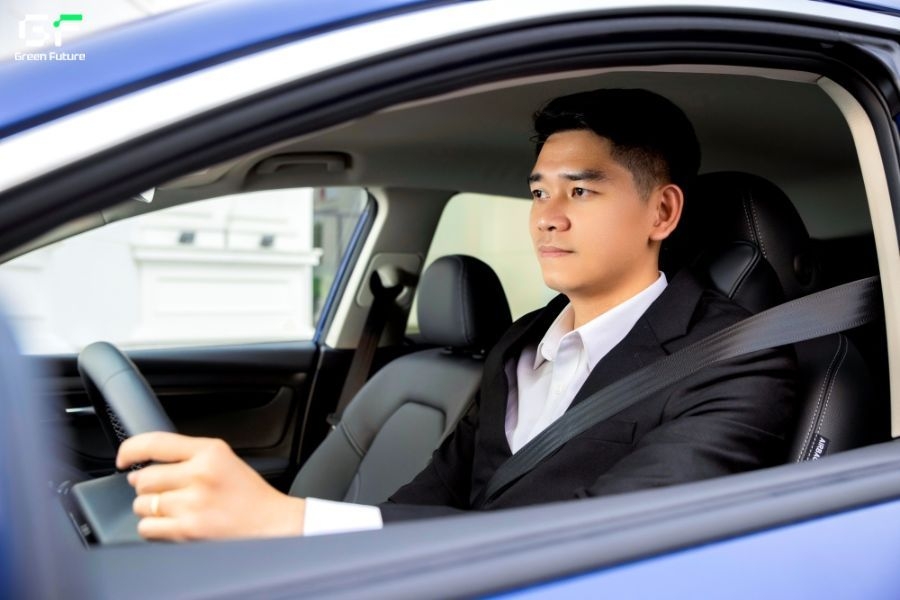 Tài xế chuyên nghiệp, thông thạo đường phố và giao tiếp được tiếng Anh