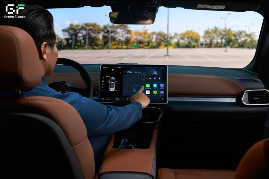 VF 8 Eco được trang bị màn hình giải trí lớn