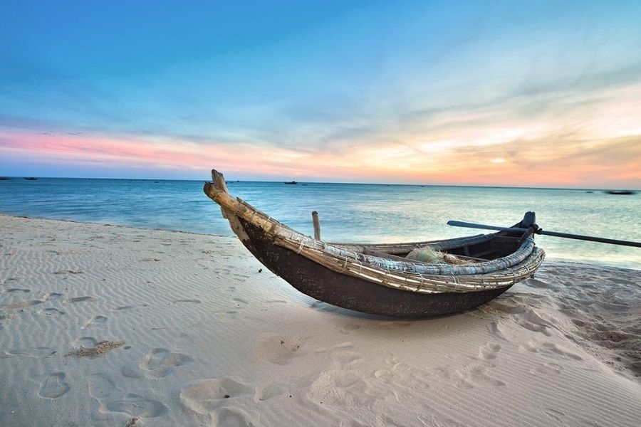 Biển Thuận An trong xanh thơ mộng