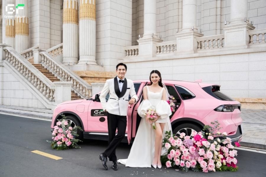 Dâu rể nên đặt xe sớm để chọn được mẫu xe cưới ưng ý nhất