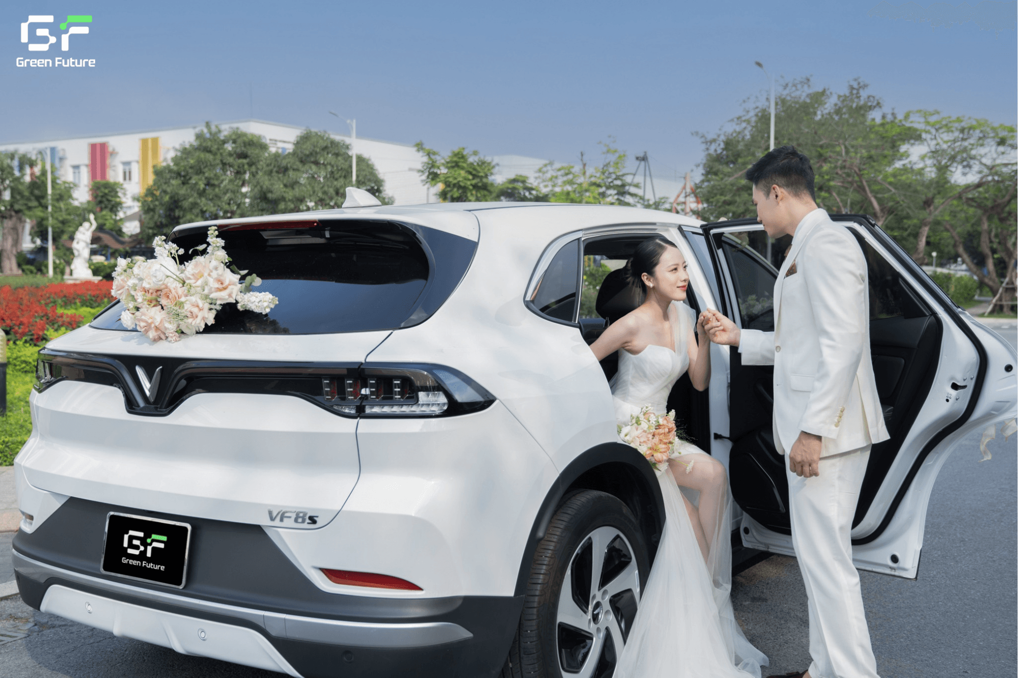 Green Future cung cấp dịch vụ cho thuê xe cưới chất lượng, trang trí theo yêu cầu