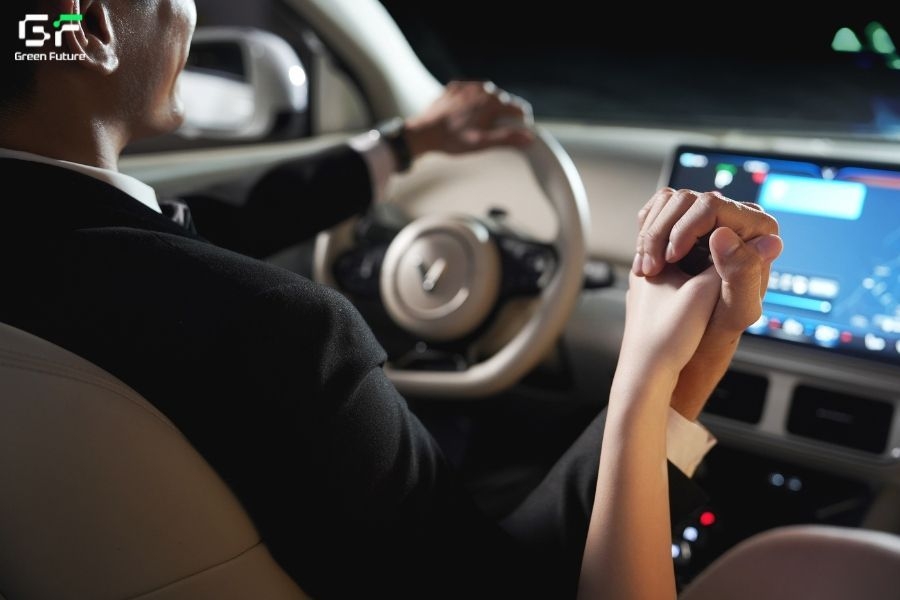 Giá thuê xe cưới tự lái tiết kiệm và giúp dâu rể chủ động thời gian