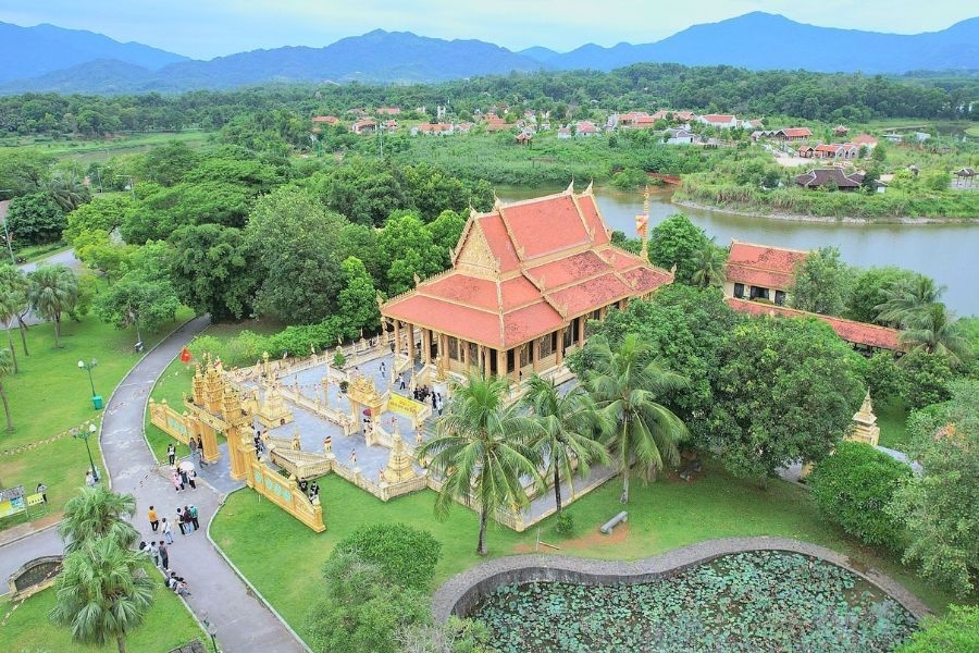 Tham quan Làng văn hóa dân tộc Việt Nam