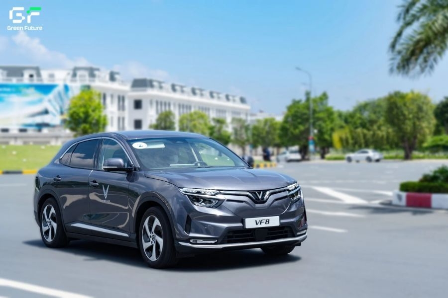 VF 8 Plus trang bị nhiều tiện ích, không gian rộng rãi phù hợp với nhóm 4-5 người