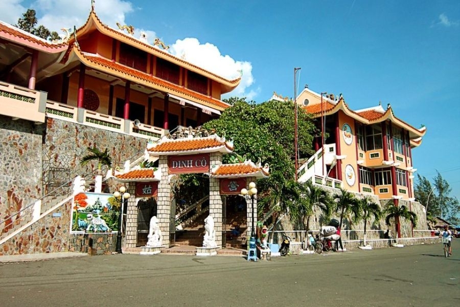 Dinh Cô là điểm đến tâm linh thu hút du khách thập phương