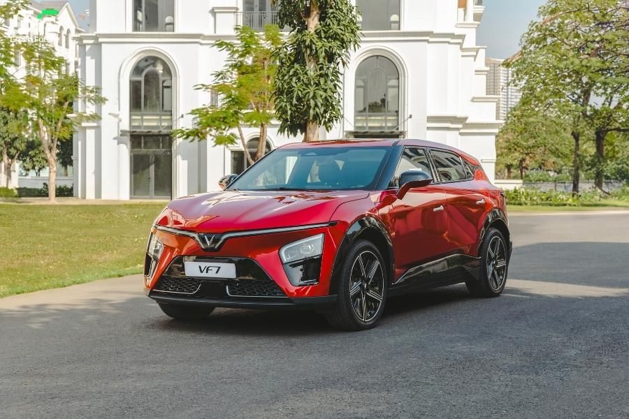 Xe VF 7 thiết kế hiện đại, nội thất tiện nghi