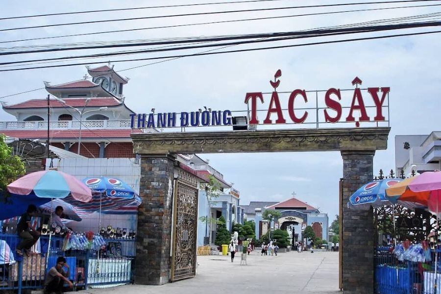Không chỉ là chuyến đi, mà là hành trình trở về với đức tin và sự nhiệm mầu