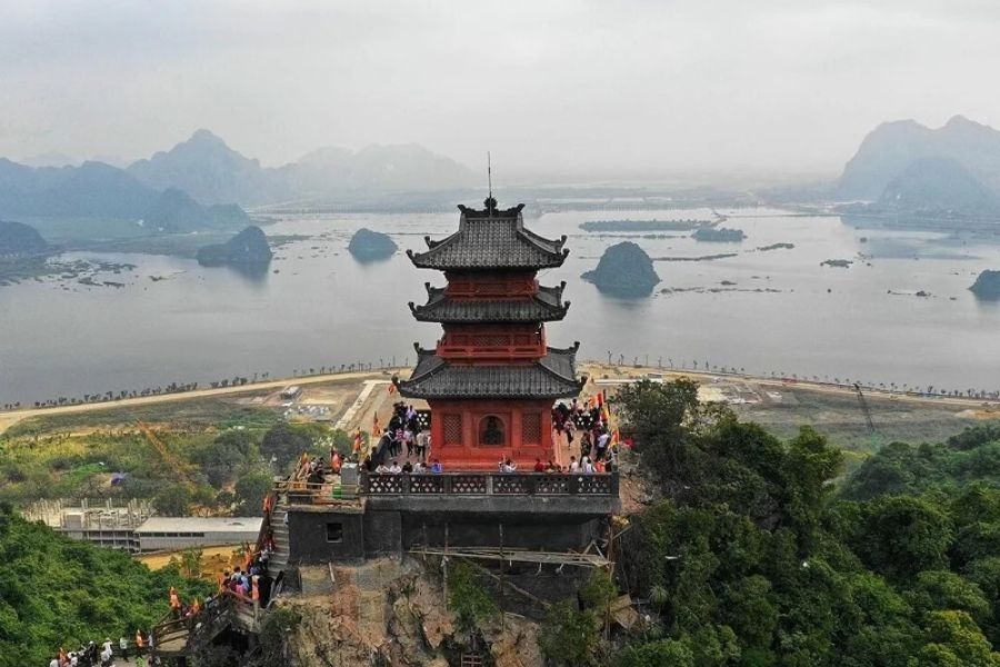 thuê xe tự lái đi chùa hương - điểm tâm linh nổi tiếng