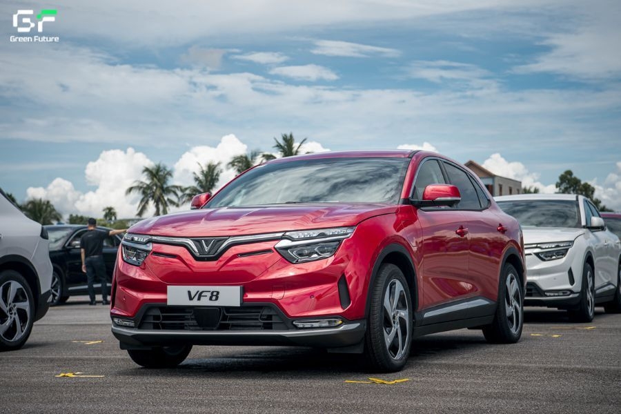 VF 3 là loại xe phù hợp với những cặp đôi hoặc nhóm 2-4 người đi Hạ Long