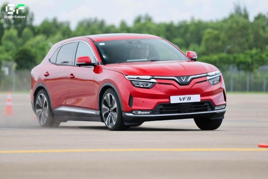 VF 8 Plus được trang bị các tính năng giải trí như màn hình lớn