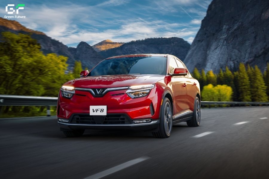 Xe VF 8 nội thất sang trọng, tính năng mạnh mẽ
