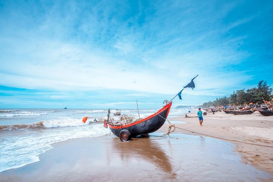Biển Sầm Sơn tuyệt đẹp với làn nước trong xanh thơ mộng (Nguồn ảnh: Internet)