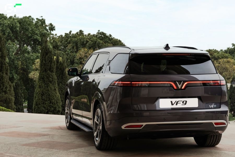 VF 9 trang bị nhiều tính năng an toàn, linh hoạt và tiện lợi giúp chuyến đi trọn vẹn, êm ái