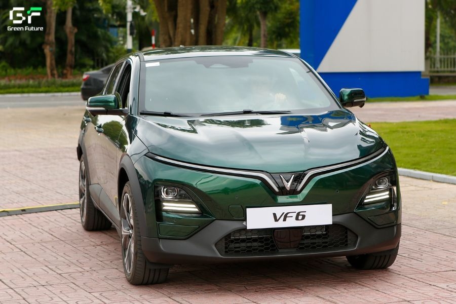 VF 6 sang trọng, đáp ứng nhu cầu di chuyển của nhóm 5 người