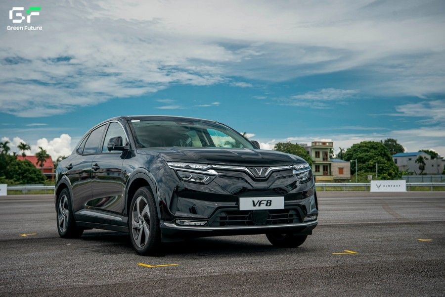 Xe ô tô điện 5 chỗ VF 8 có kiểu dáng sang trọng, màu sắc tinh tế
