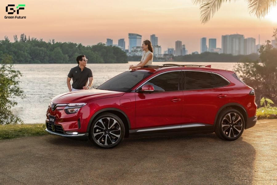 Thuê xe VinFast VF 8 tự lái: Mạnh mẽ, thông minh
