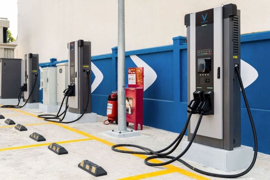Tìm kiếm trạm sạc nhanh chóng qua ứng dụng VinFast