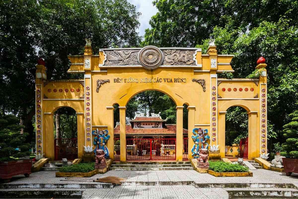 Đền tưởng niệm các Vua Hùng là điểm đến lý tưởng để tìm hiểu về lịch sử Việt Nam