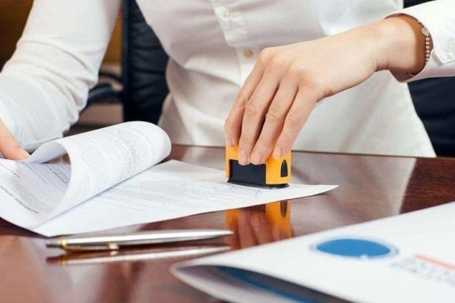 Chi phí phụ như công chứng cần lưu ý khi sang tên đổi chủ xe ô tô khác tỉnh