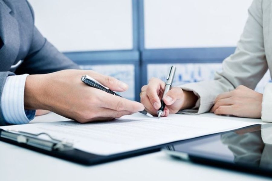 Người mua xe ô tô cũ làm thủ tục sang tên đổi chủ đảm bảo pháp lý rõ ràng