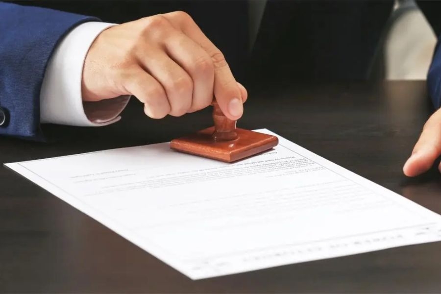 Cần công chứng hợp đồng mua bán xe khi làm thủ tục rút hồ sơ gốc xe ô tô