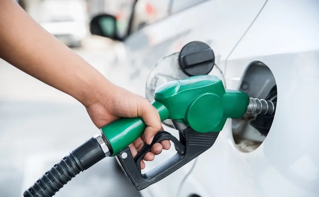Thuê xe tự lái cần phải đổ xăng tương đương với lượng nhiên liệu khi nhận xe